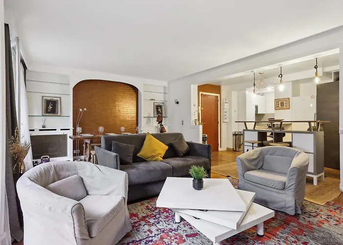 Chic And Spacious Apartement With Piano And Terrace