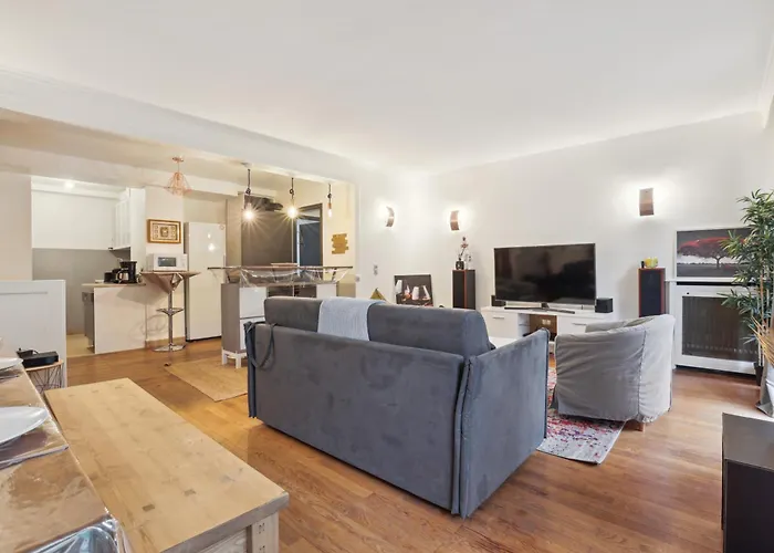 Chic And Spacious Apartement With Piano And Terrace