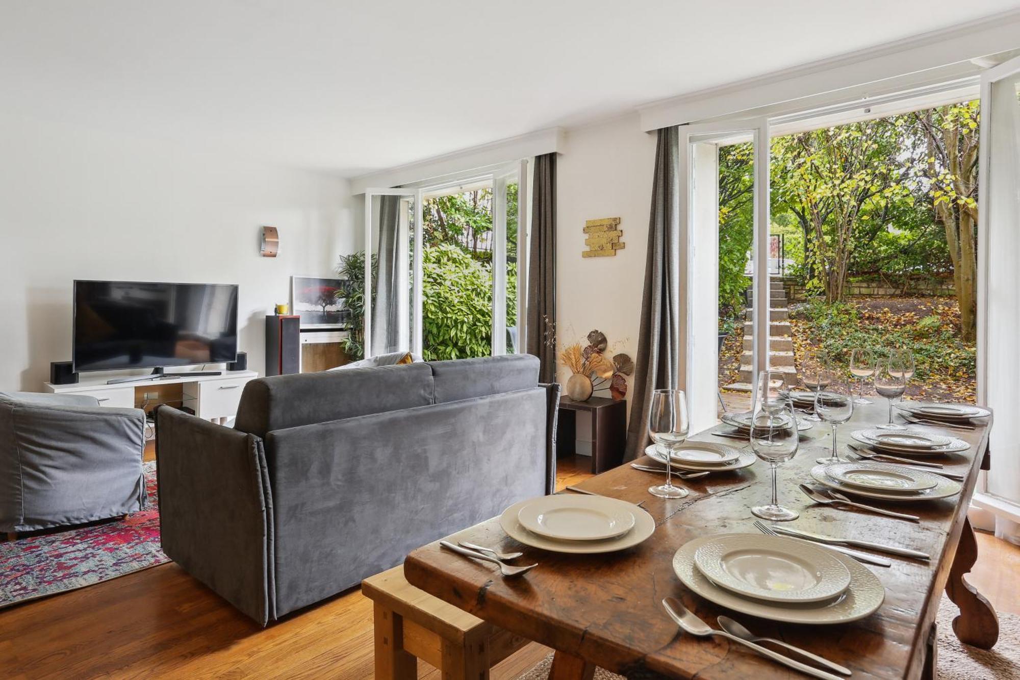 Apartment Chic And Spacious With Piano And Terrace