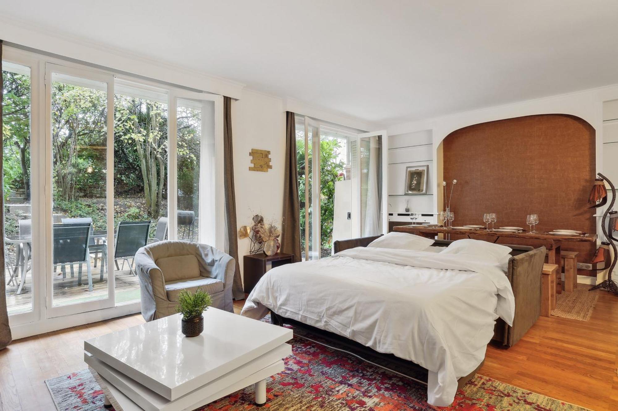 Chic And Spacious With Piano And Terrace Apartment