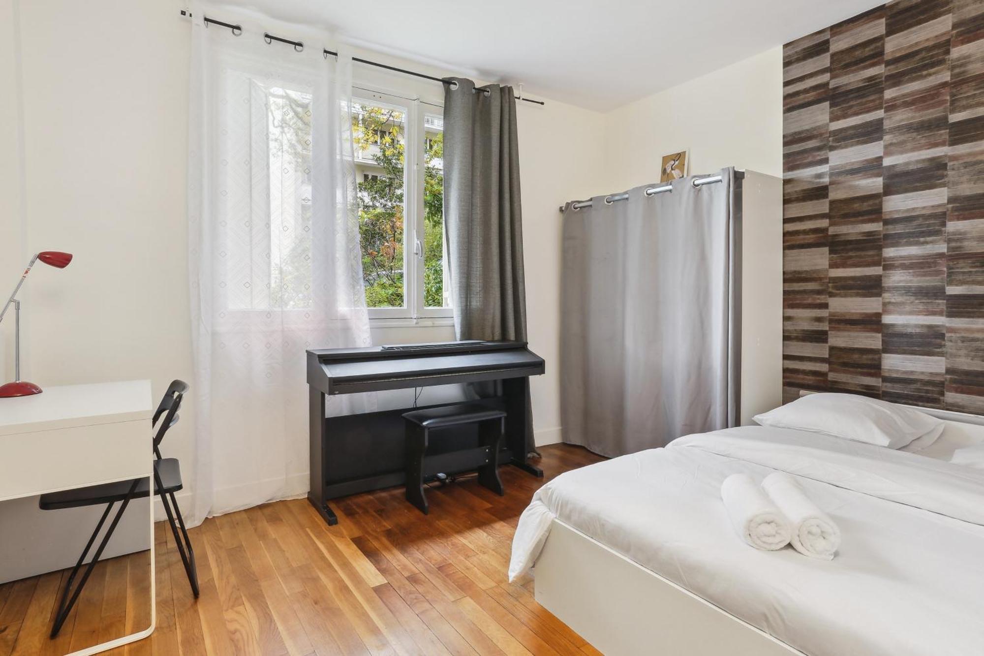 Chic And Spacious With Piano And Terrace *
